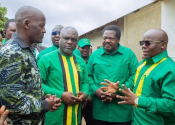 DK. NCHIMBI AWATEMBELEA WAATHIRIKA WA MAPOROMOKO YA MATOPE MBEYA